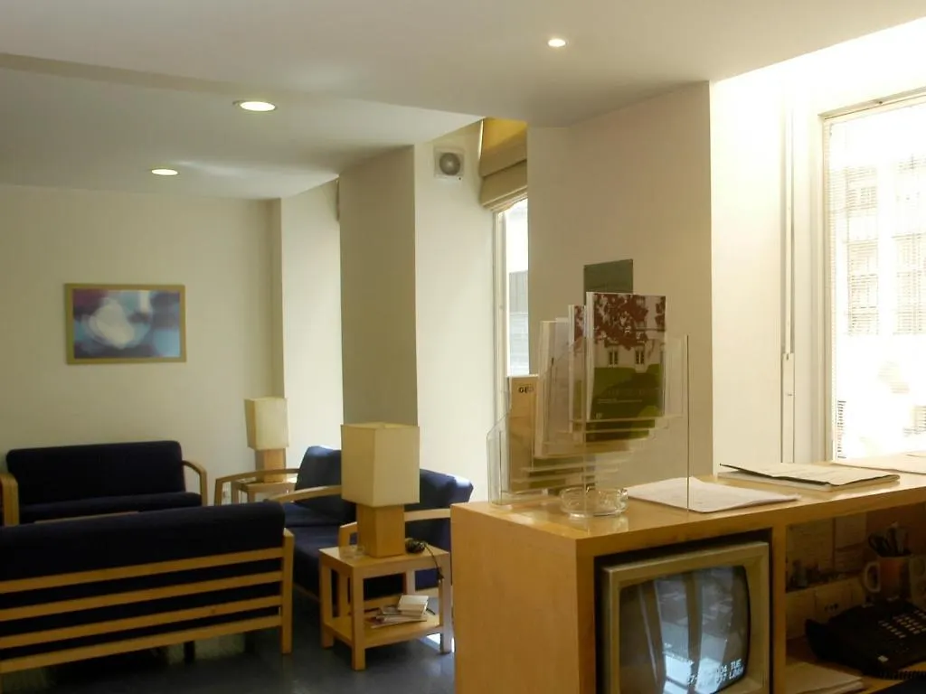 Hostal Spru Lisbon Summer Accommodation