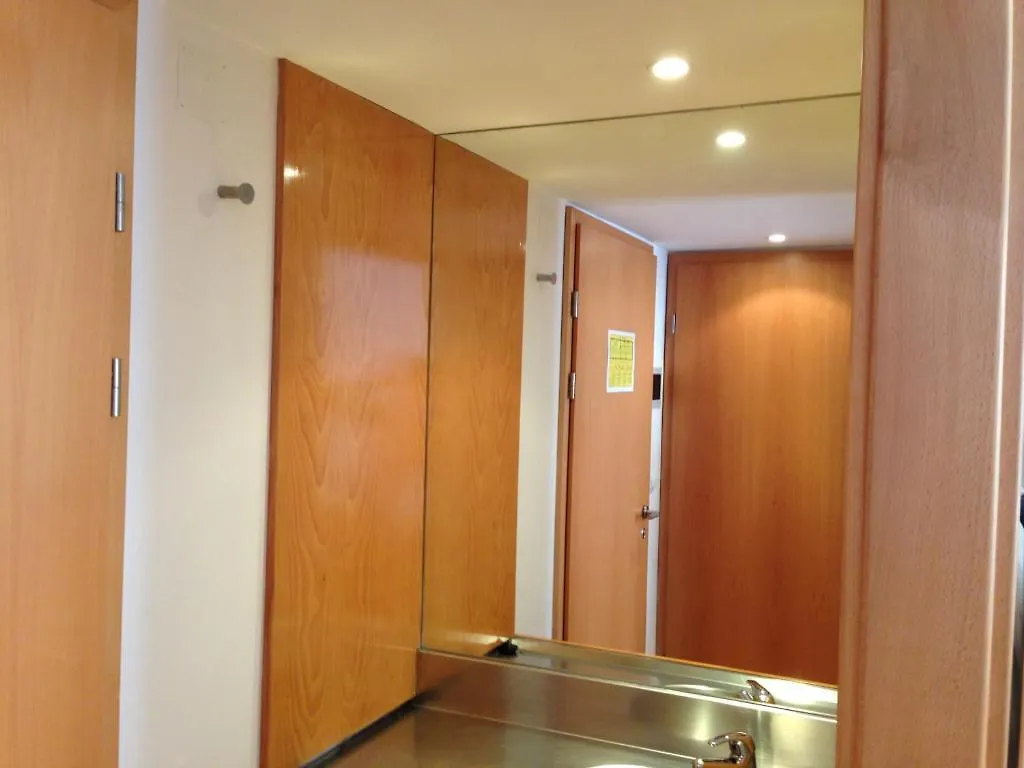 Hostal Spru Lisbon Summer Accommodation