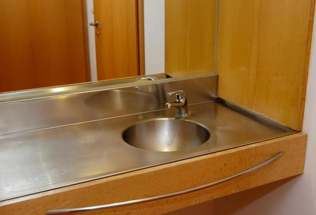 Spru Lisbon Summer Accommodation Hostal