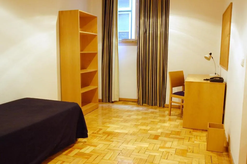 Hostal Spru Lisbon Summer Accommodation
