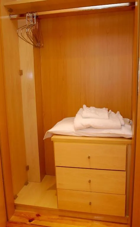 Spru Lisbon Summer Accommodation Hostal