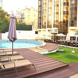 Clarion Apartahotel